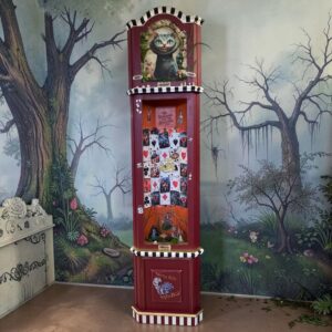Standuhr "Alice im Wunderland"